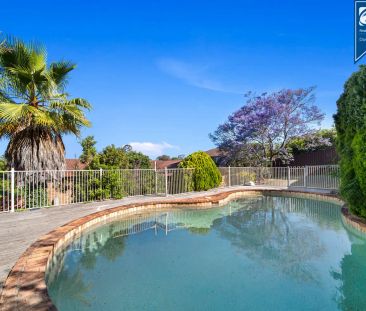 “Spacious 3-Bedroom Home with Pool & Alfresco Living” - Photo 3