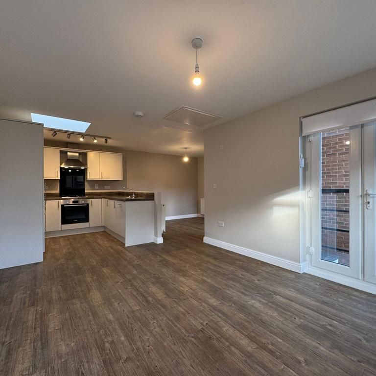 3 bedroom flat to rent - Photo 1