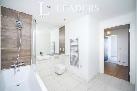 3 bedroom flat to rent - Photo 5