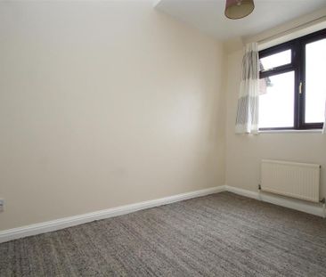 2 bedroom end of terrace house to rent - Photo 3