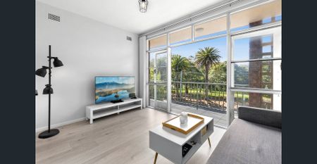 Furnished light filled apartment close to the Metro - Photo 3