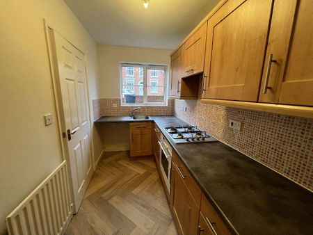 3 bedroom semi-detached house to rent - Photo 4