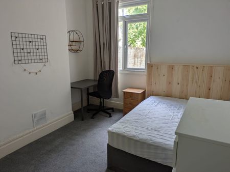 5 Bed Terraced House, Brynland Avenue, BS7 - Photo 4