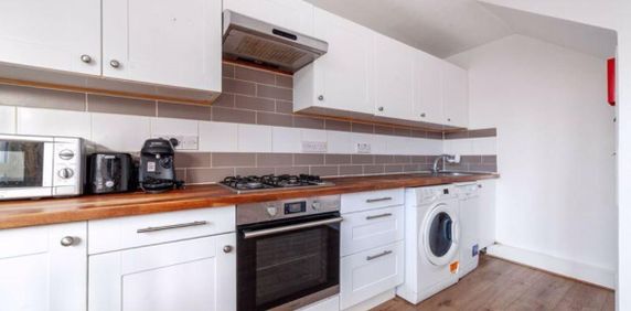 Battersea Bridge Road, London - Photo 2