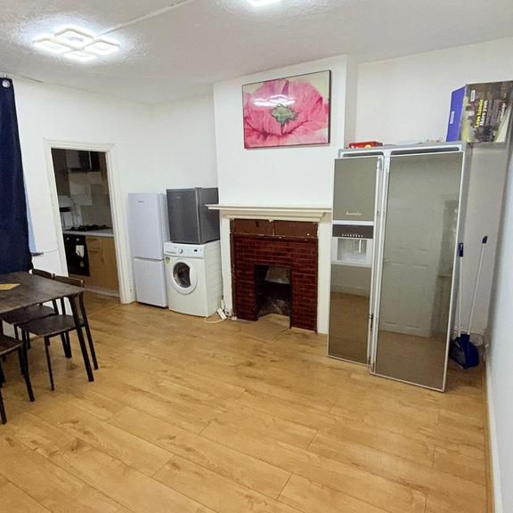 3 bedroom flat to rent - Photo 1