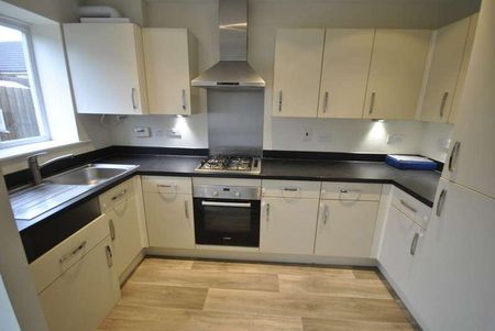 Hesley Road, Harworth, DN11 - Photo 2