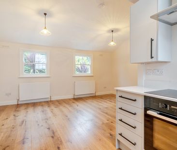 2 bedroom mews to rent - Photo 4