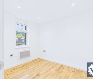 Flat to Rent: Roebourne Way, E16 - Photo 5