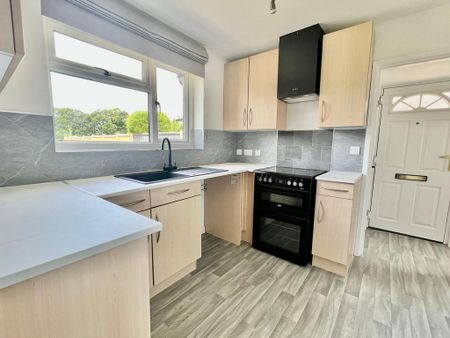 2 bedroom semi-detached bungalow to rent - Photo 5