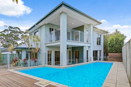 Large Family Home in a Great Street - Pool Maintenance Included! - Photo 5