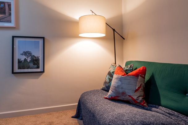 4 Bed Terraced House, Station Parade, LS5 - Photo 1
