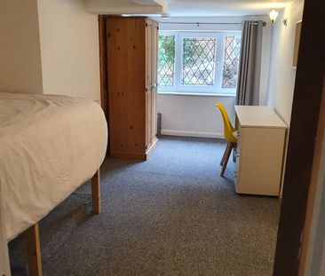 Room in a Shared House, Wheatfield Way, BN2 - Photo 3