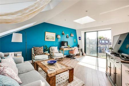 4 bedroom end of terrace house to rent - Photo 3