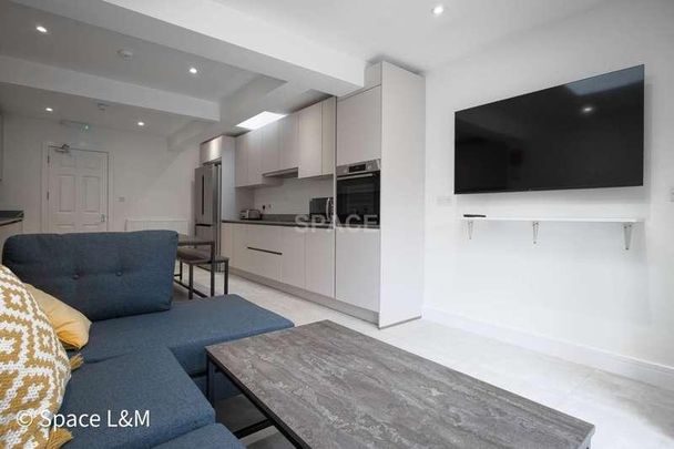 Grange Avenue, Earley, Reading, Berkshire, RG6 - Photo 1