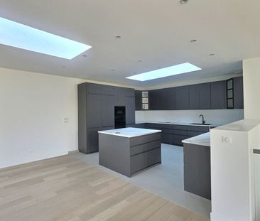 Location Maison 7 pièces 266m² - Photo 4