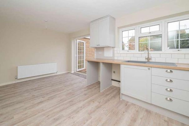 Blenheim Avenue, Faversham, ME13 - Photo 1