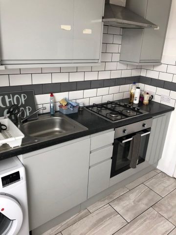 Room in a Shared House, Arngask Road, SE6 - Photo 2