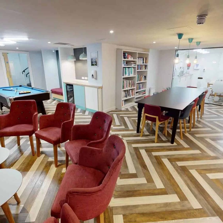 Silver En Suite - Photo 1