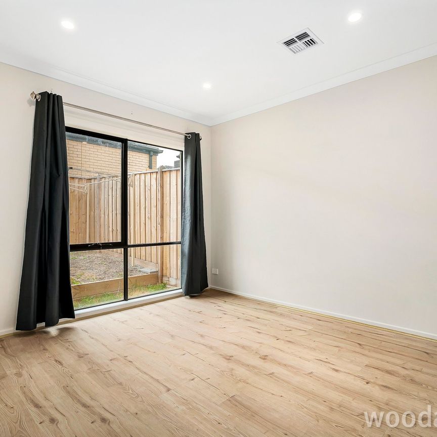 Modern 3-Bedroom Townhouse in Prime Officer Location - Photo 1