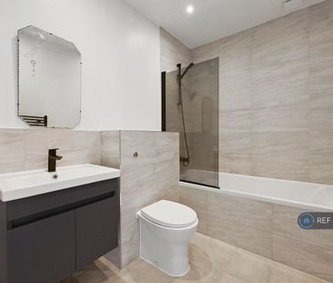 1 bedroom in a flat share to rent - Photo 4