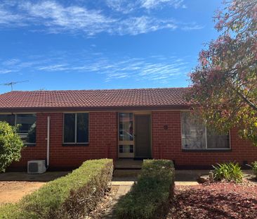 Spacious Family Home with Large Outdoor Entertaining Area - Photo 4