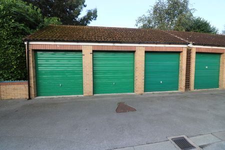 Old Manor Lawns, Long Lane, Beverley - Photo 3