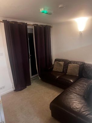 1 bedroom in a house share to rent - Photo 1