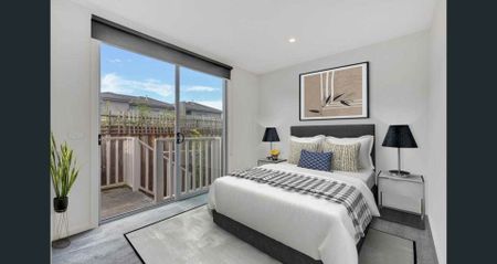 Sophisticated Street-Front Townhouse Offering Contemporary Living in A Prime Springvale Location - Photo 3