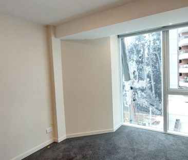 Apartment with a View! - Photo 2