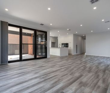 Stylish, Spacious Double Storey Family Home - Photo 4
