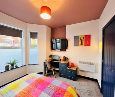 BEDROOM 5 – MEDIUM DOUBLE ENSUITE - Photo 2