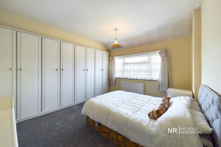 3 bedroom semi-detached house to rent - Photo 4