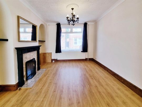3 Bedroom House to Rent in Robinson Road, Rushden, NN10 - Photo 1