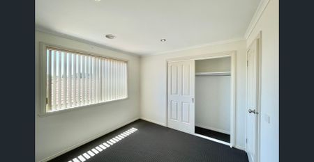 Charming Townhouse in Prime St Albans Location! - Photo 5