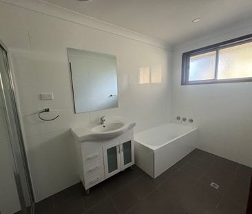 Spacious & Bright Home - Photo 5