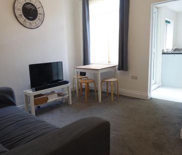 3 bedroom private hall to rent - Photo 6