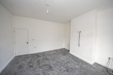 3 bedroom end of terrace house to rent - Photo 4