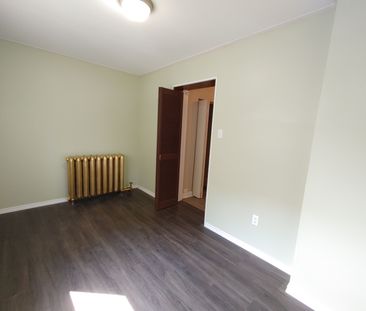 For Lease - 15 Sherman Avenue, Hamilton, Ontario - Photo 6