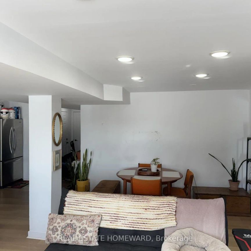 16 CAREW BOULEVARD - Photo 1