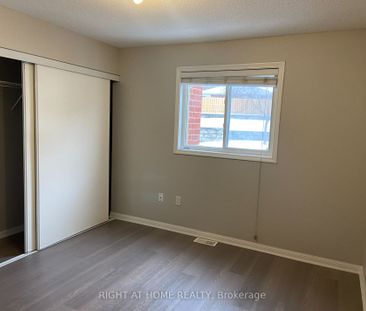 Condo Townhouse For Lease | S8125846 - Photo 2