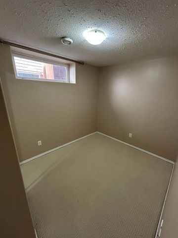 4 Bedroom House in Kensington - Photo 4
