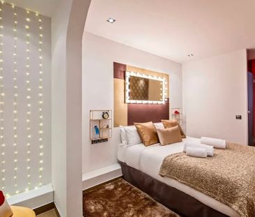 Carrer de Trafalgar, Barcelona, Catalonia 08010 - Photo 3