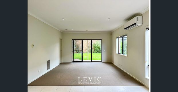 Family home in Williams Landing for rent - Photo 1