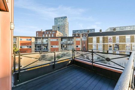 Bright and spacious open plan large studio to rent with a substantial private terrace. - Photo 4