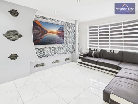 4 bedroom detached house to rent - Photo 2