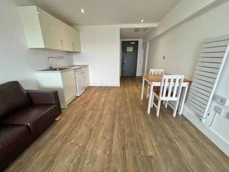 Cardinal Court, Oldham - Photo 4