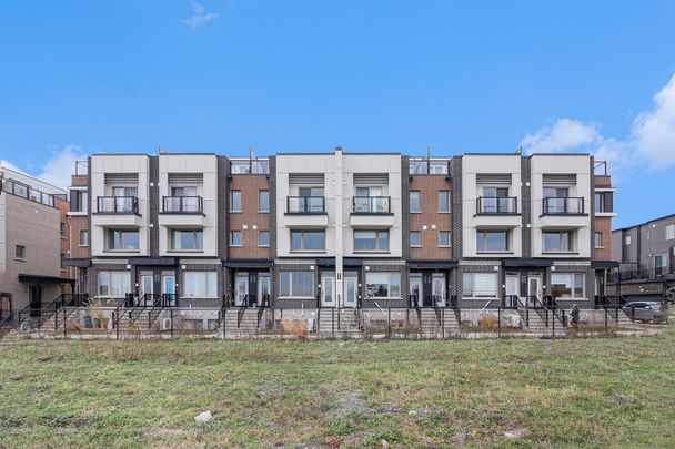 For Lease - 523 Ozawa Private, Manor Park - Cardinal Glen and Area, Ontario - Photo 1