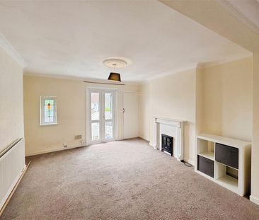 Fairwater Grove East, CARDIFF - Photo 3