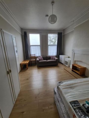 House share to rent - Photo 3