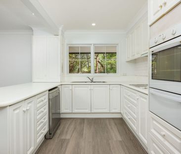 Freshly renovated family home with generous proportions - Photo 4